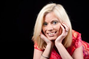 femme mature souriante